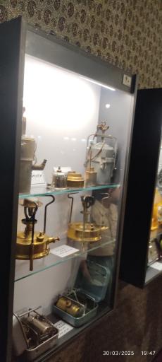 عکس موزه و گنجینه سنگ و شهاب سنگ یزد