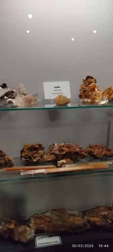 عکس موزه و گنجینه سنگ و شهاب سنگ یزد