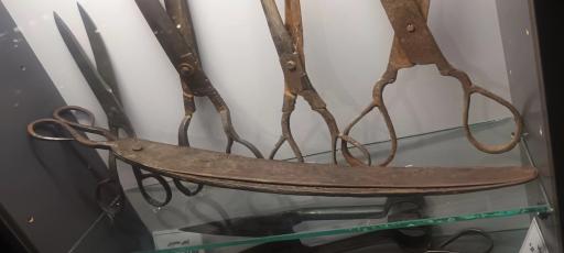 عکس موزه و گنجینه سنگ و شهاب سنگ یزد