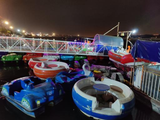 عکس کرایه قایق شرقی دریاچه چیتگر