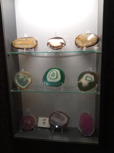 عکس موزه و گنجینه سنگ و شهاب سنگ یزد