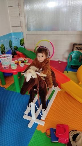 عکس خانه بازی و بازی درمانی بچه‌های آسمان