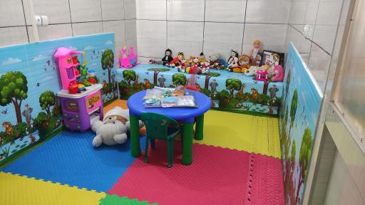 عکس خانه بازی و بازی درمانی بچه‌های آسمان