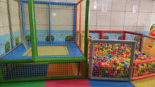 عکس خانه بازی و بازی درمانی بچه‌های آسمان