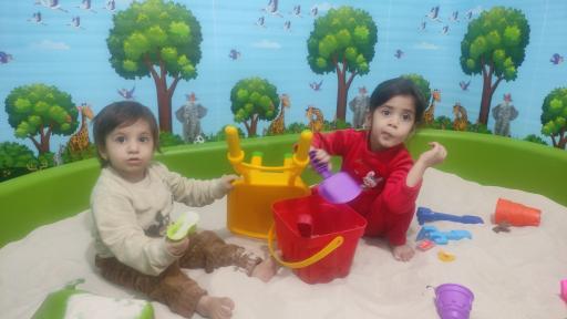 عکس خانه بازی و بازی درمانی بچه‌های آسمان