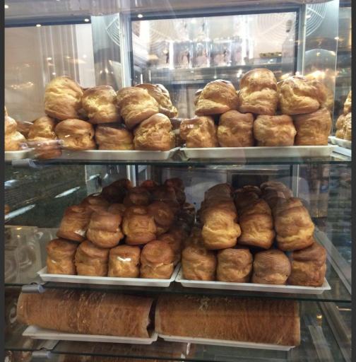 عکس شیرینی فروشی تصاج