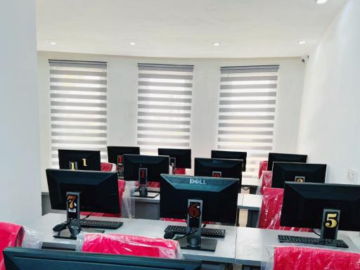 عکس آکادمی سپینود حساب پارسیان (شعبه شهریار)