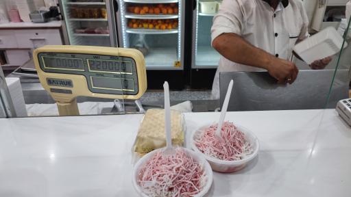 عکس بستنی سنتی حاج اسلام و پسران