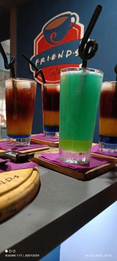 عکس کافه فرندز cafe friends