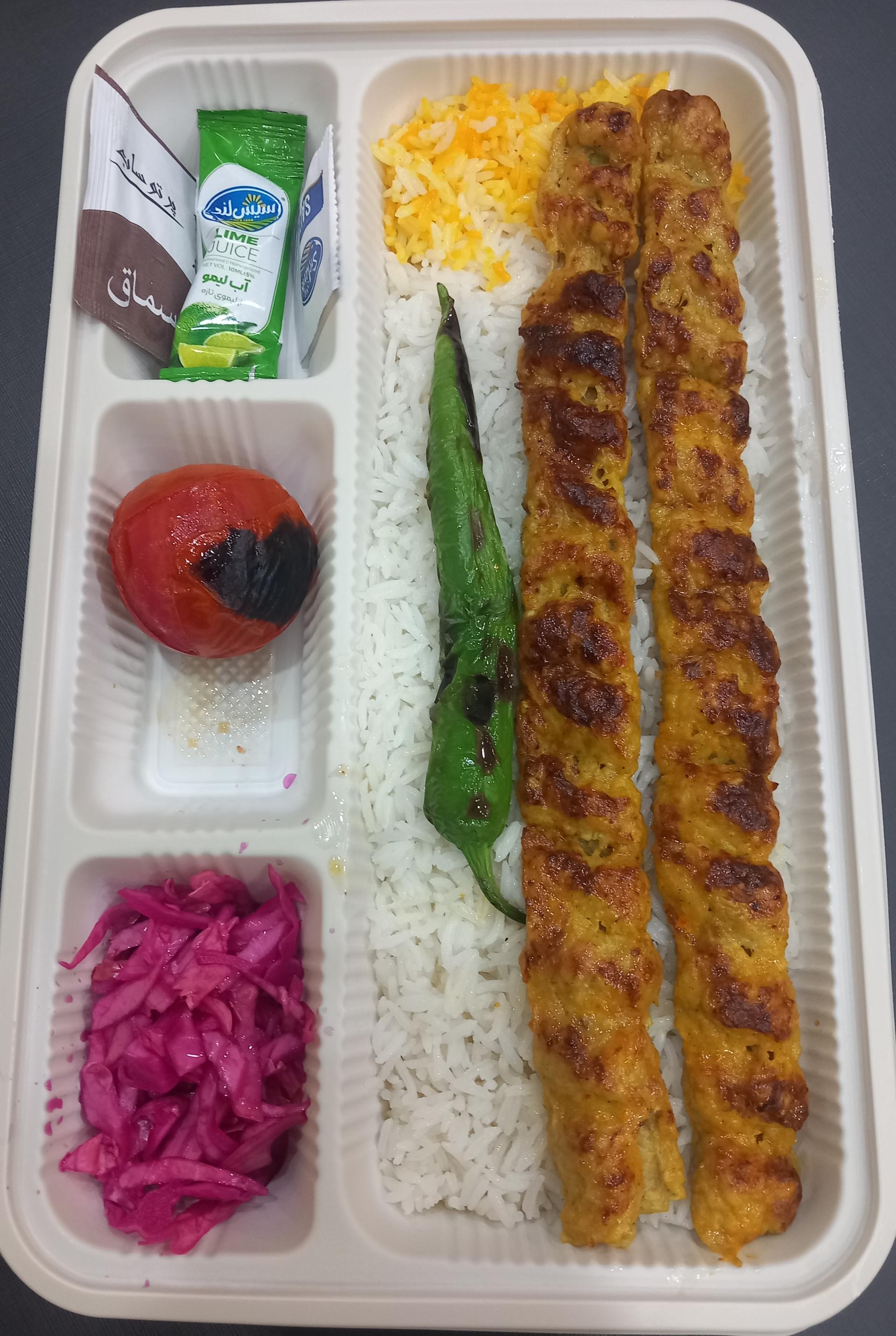 عکس تهیه غذای دلوری