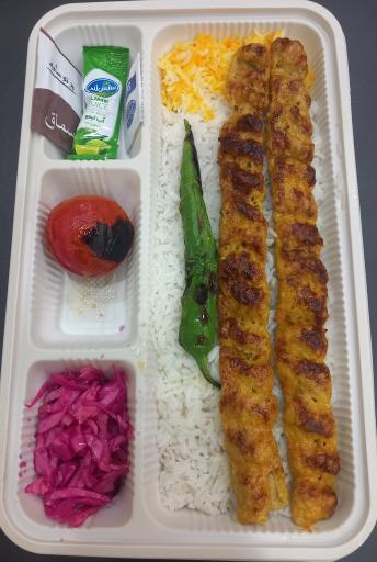 عکس تهیه غذای دلوری