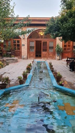 عکس رستوران سنتی باغ شازده