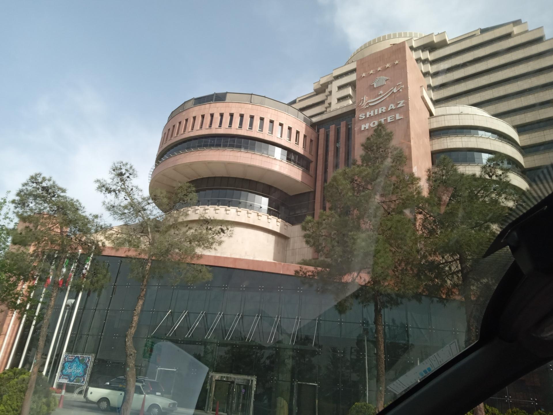 عکس استخر هتل بزرگ شیراز