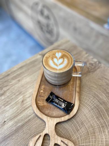 عکس کافه نان ماه