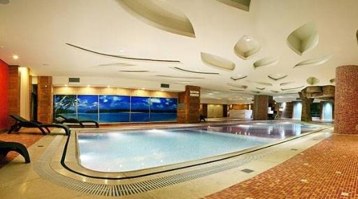 عکس استخر هتل بزرگ شیراز