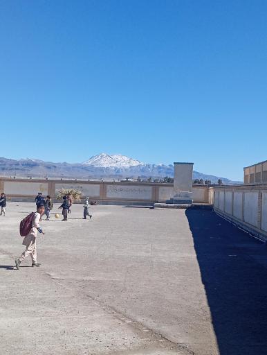عکس مدرسه ابتدایی شهید همت نوک شهر تفتان