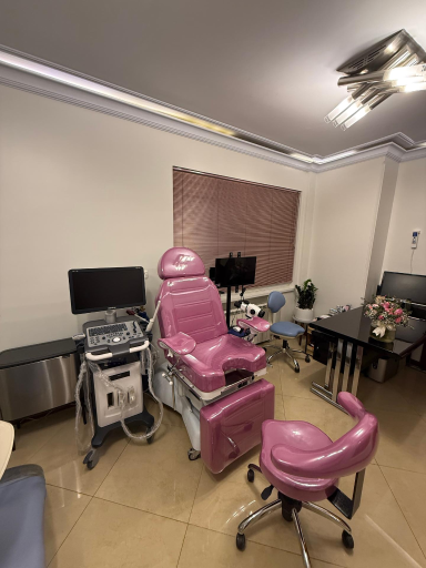 عکس دکتر شقایق ابراهیمی زنان و زایمان و نازایی