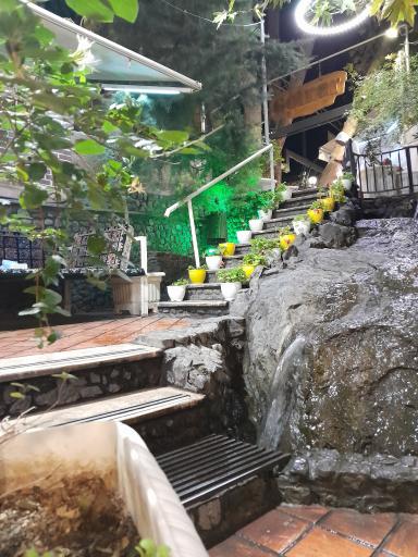 عکس رستوران خانوادگی شاندیز گلنار