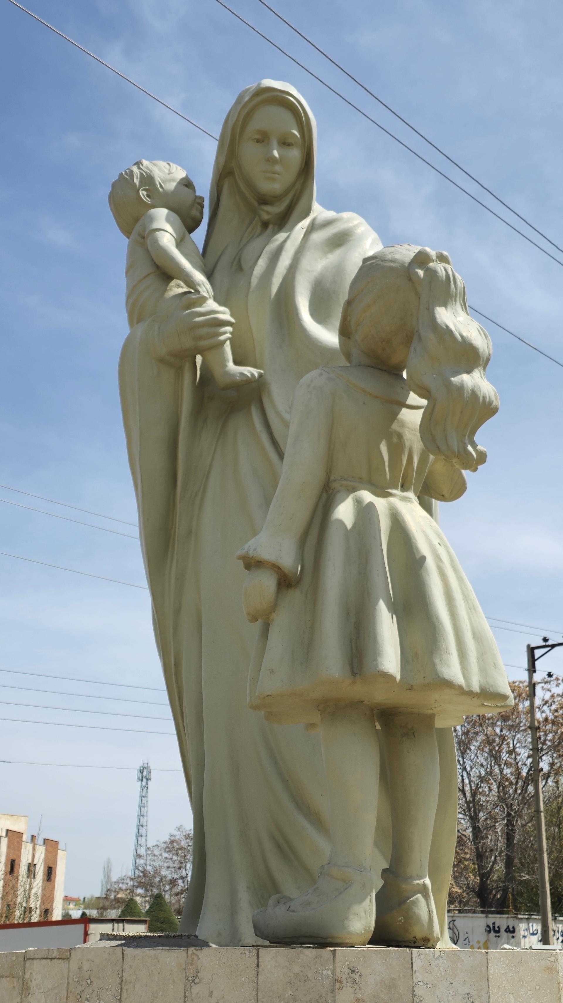 عکس میدان مادر