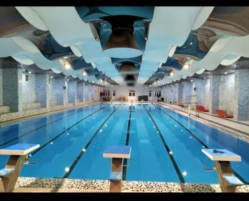 عکس استخر سرپوشیده آزادی