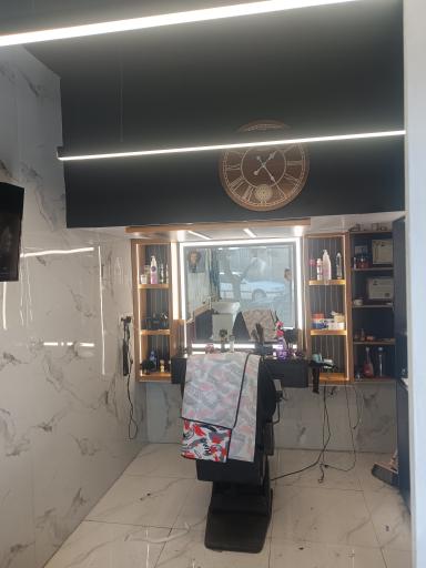 عکس آرایشگاه بلندی
