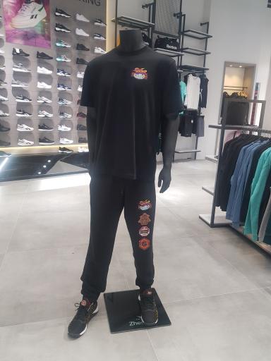 عکس Reebok (نمایندگی ریباک کیش)