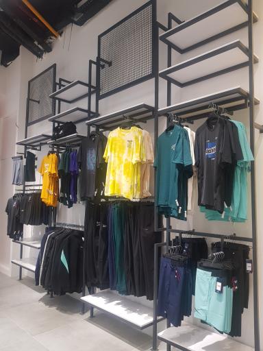 عکس Reebok (نمایندگی ریباک کیش)