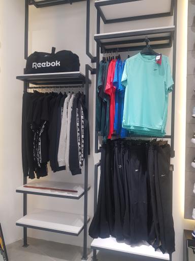 عکس Reebok (نمایندگی ریباک کیش)