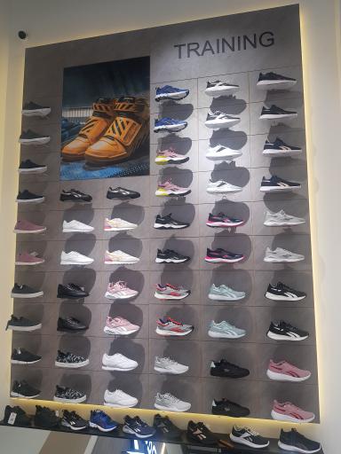 عکس Reebok (نمایندگی ریباک کیش)