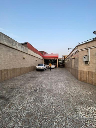 عکس تعمیرگاه ناصر رهبر