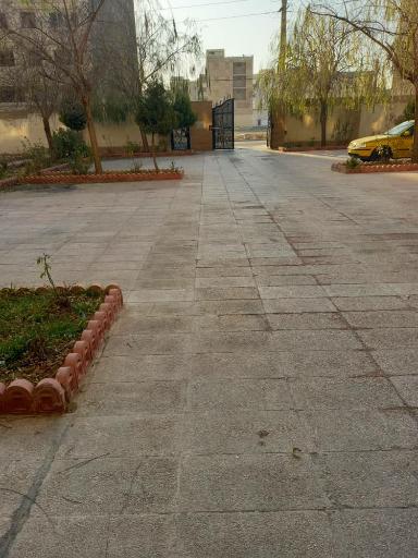 عکس ساختمان قائم غربی