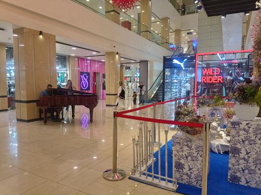 عکس مرکز خرید دامون