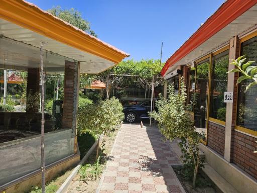 عکس باغ رستوران فانوس گلپایگان