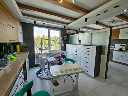 عکس مرکز ایمپلنت و دندانپزشکی زیبایی دکتر مهرداد افتحی