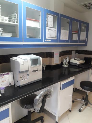 عکس آزمایشگاه شهرداری منطقه یک