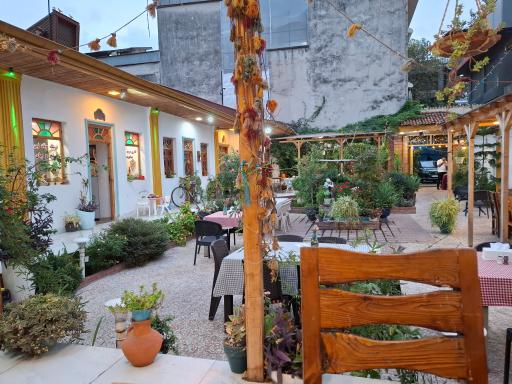 عکس مجموعه پذیرایی عمارت حاجیه بنی