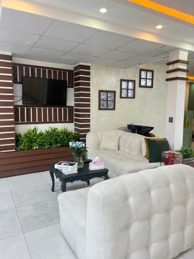 عکس سالن زیبایی ماه نشان