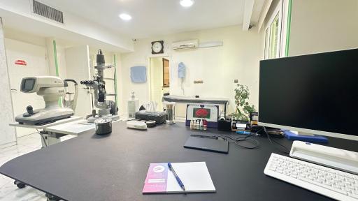 عکس دکتر احسان عباس نیا (جراح فوق تخصص چشم و پلک)