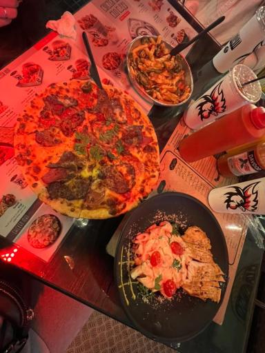 عکس رستوران هشتگ