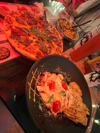 عکس رستوران هشتگ