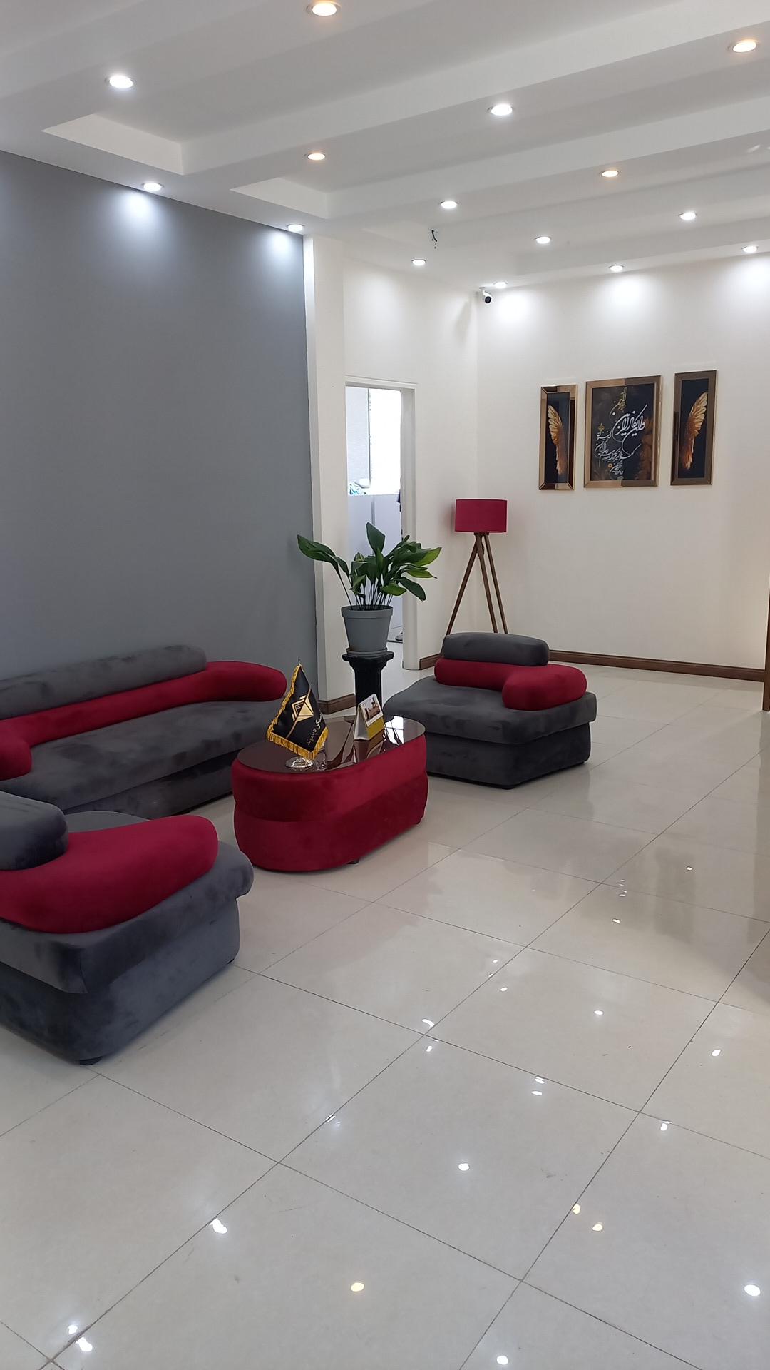 عکس مشاورین املاک دیاموند