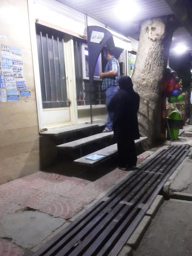 عکس خودپرداز بانک دی