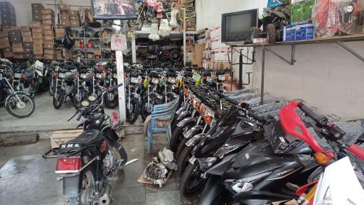 عکس فروشگاه موتور سیکلت پاشاپور