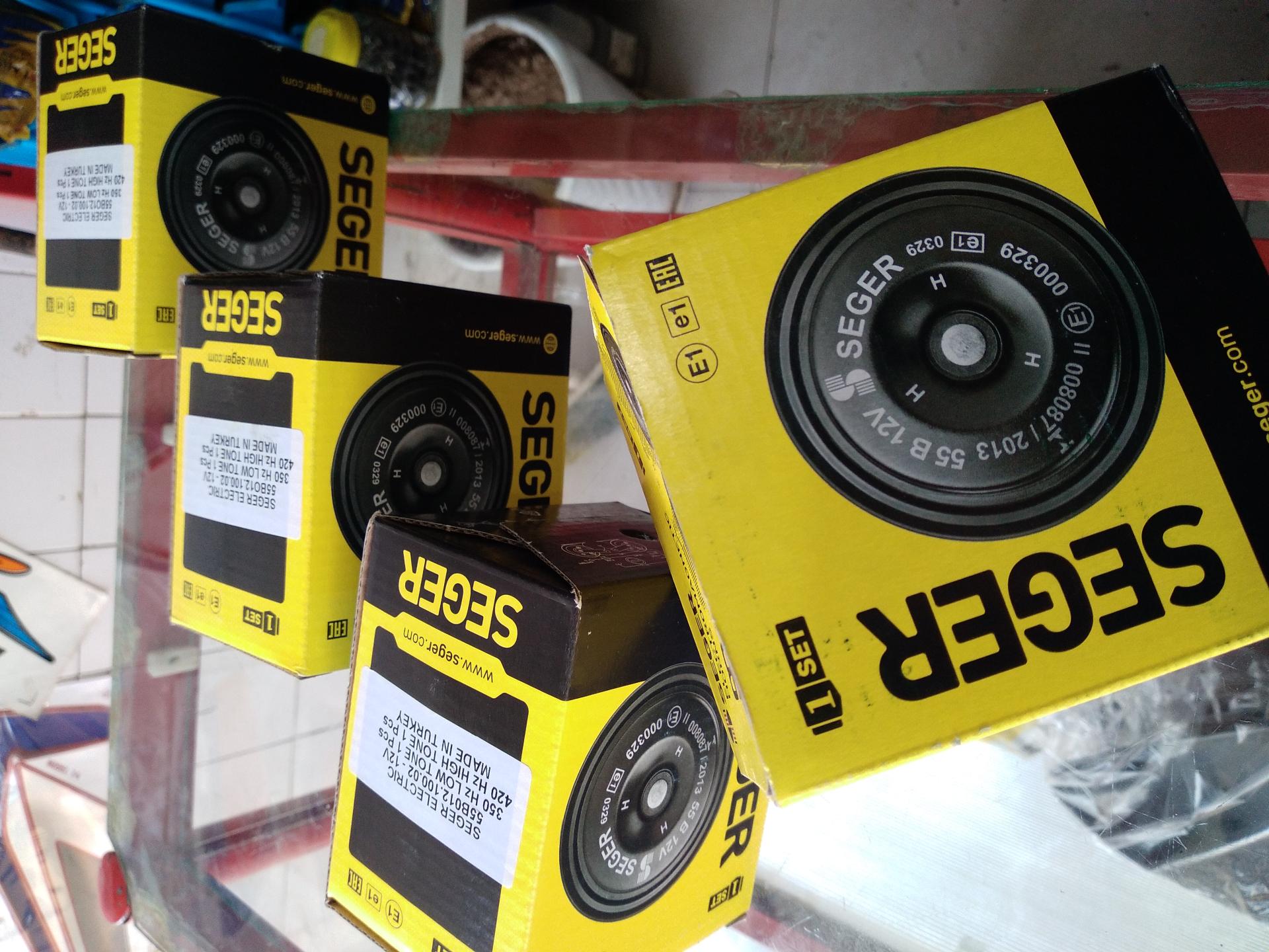 عکس فروشگاه لوازم یدکی موتورسیکلت امیدوار