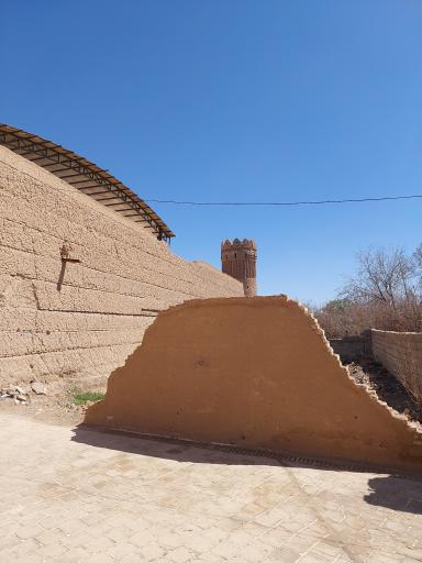 عکس قلعه منگاباد 