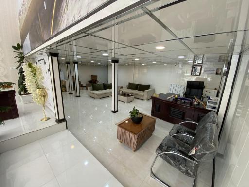 عکس مشاورین املاک سفارت 2