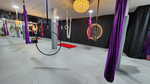 عکس استودیو ورزشی پرواز