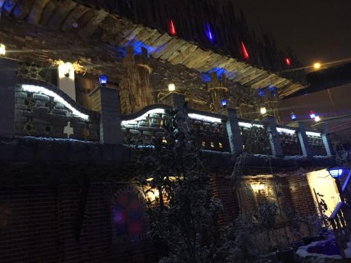 عکس رستوران سنتی شب فیروزه ای