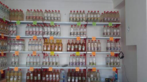 عکس فروشگاه محصولات نیاسر و عرقیات کاشان