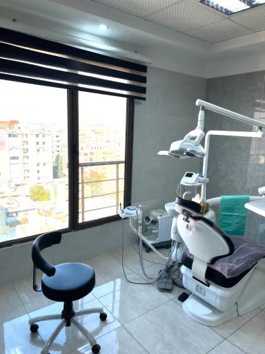 عکس دکتر امیرحسین دوگوهر